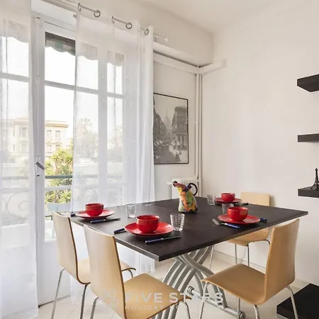 Flora Five Stars House