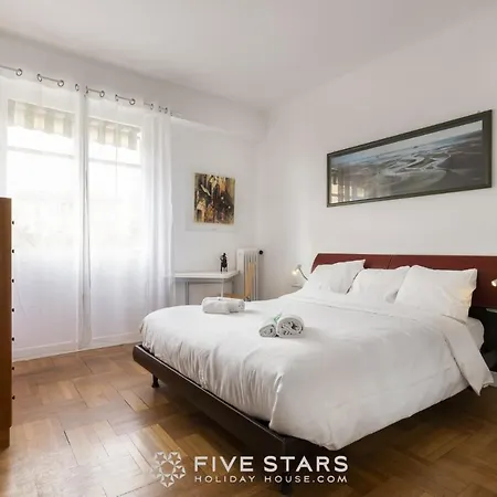 Flora Five Stars House Apartment