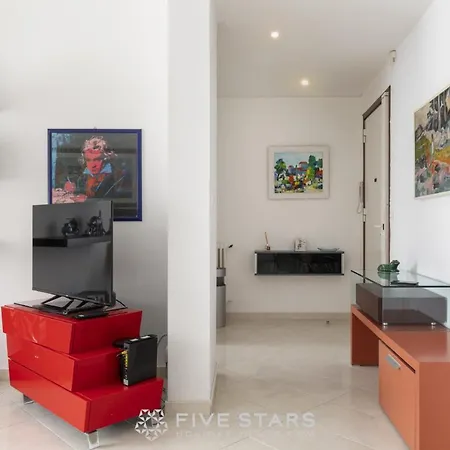 Lägenhet Flora Five Stars House *