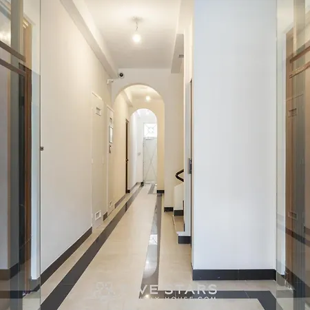 Flora Five Stars House *