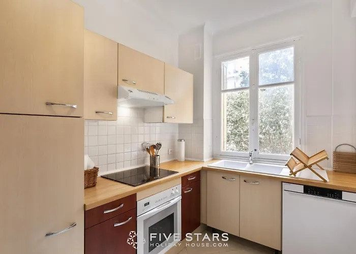 Flora Five Stars House * Nice
