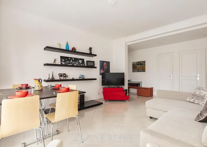 Flora Five Stars House *
